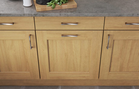 classic-traditional-country-wakefield-light-oak-kitchen-cabinets