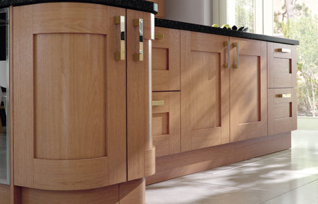 modern-contemporary-classic-windsor-shaker-oak-kitchen-island-quadrant-doors